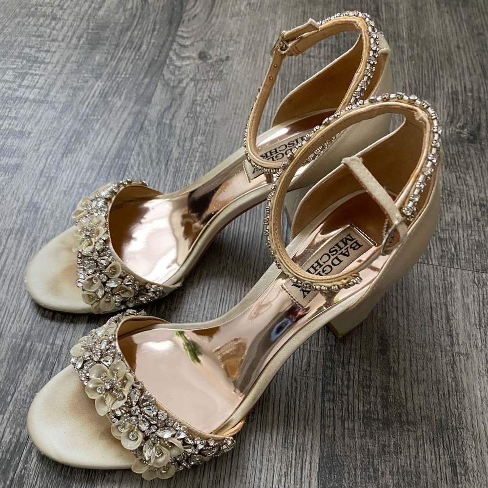 Badgley Mischka Finesse Heels, ivory satin wedding shoes, Size 6